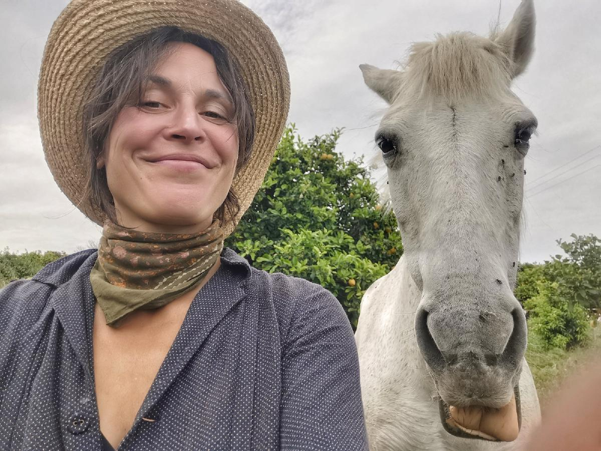 Žena s energií sopky, která pěstuje citrony pod Etnou